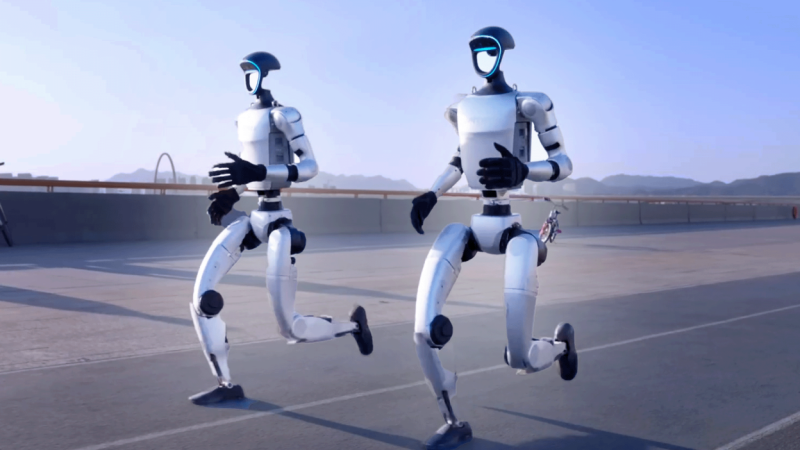 Robots Unitree G1 corriendo en una pista
